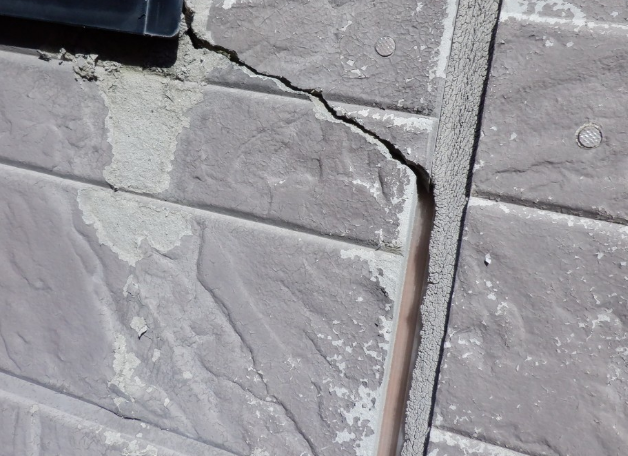 外壁のひび割れ
