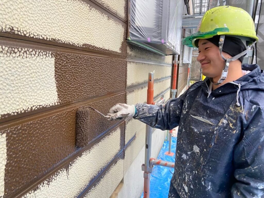 写真：塗装作業中