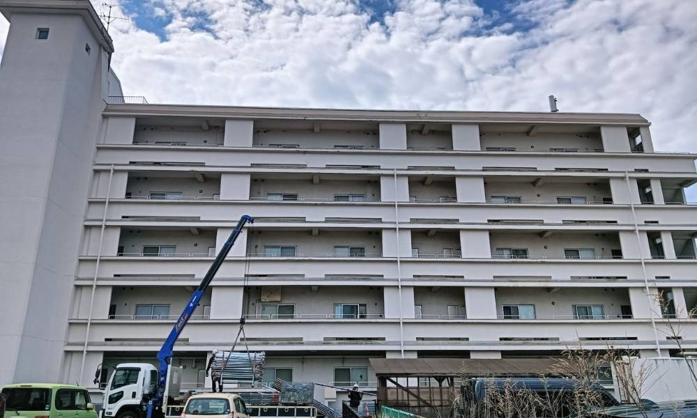 新潟市中央区のマンション大規模修繕工事の様子。