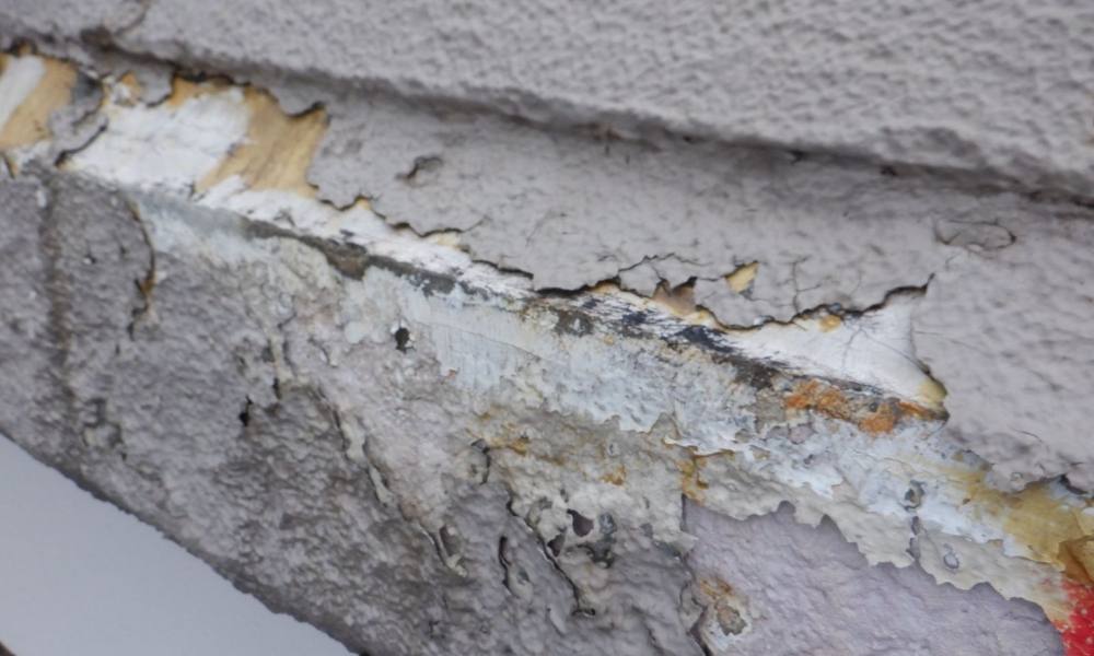 新潟市中央区のマンションの外壁の塗膜の剥がれ