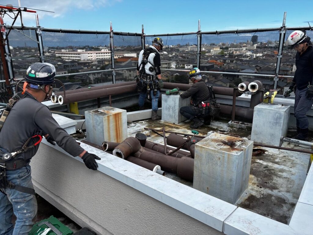 屋上タンクなどの設備を撤去した後のマンション屋上
