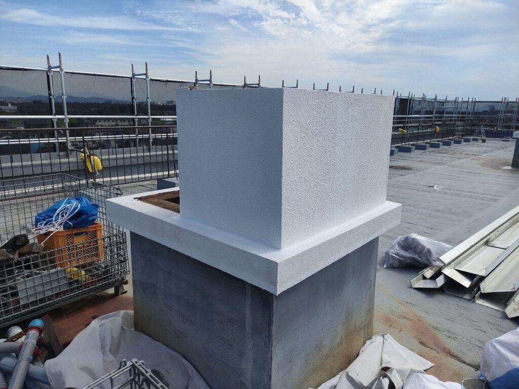 爆裂補修と塗装を終えたマンション屋上設備まわり