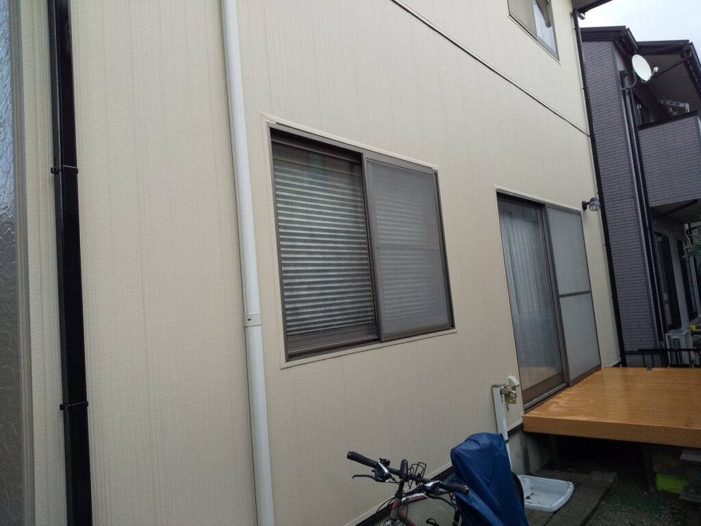 傷んだ外壁材を張り替えて補修した施工後