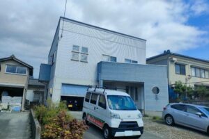 新潟市北区で外壁の現地調査｜傷みの強い1面はカバー＋3面塗装という選択